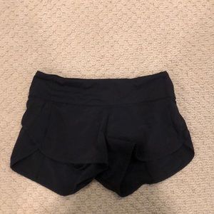Lulu Lemon speed up short 2.5”